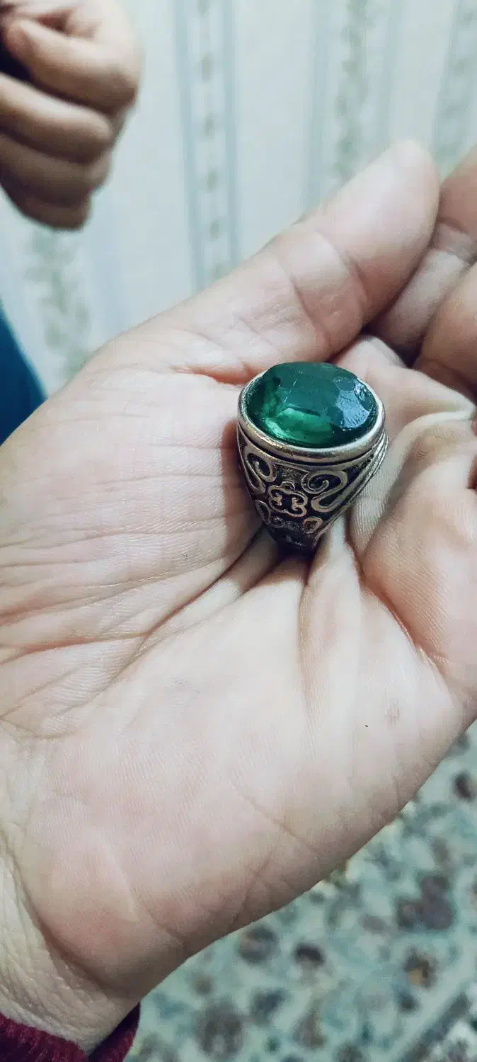 زمرد برزیلی|کلکسیون اشیاء عتیقه|زنجان, |دیوار