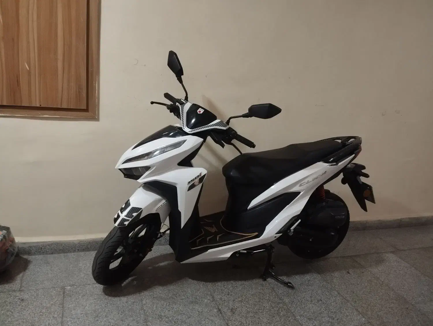 موتور طرح کلیک هانی|موتورسیکلت|پرند, فاز ۵|دیوار