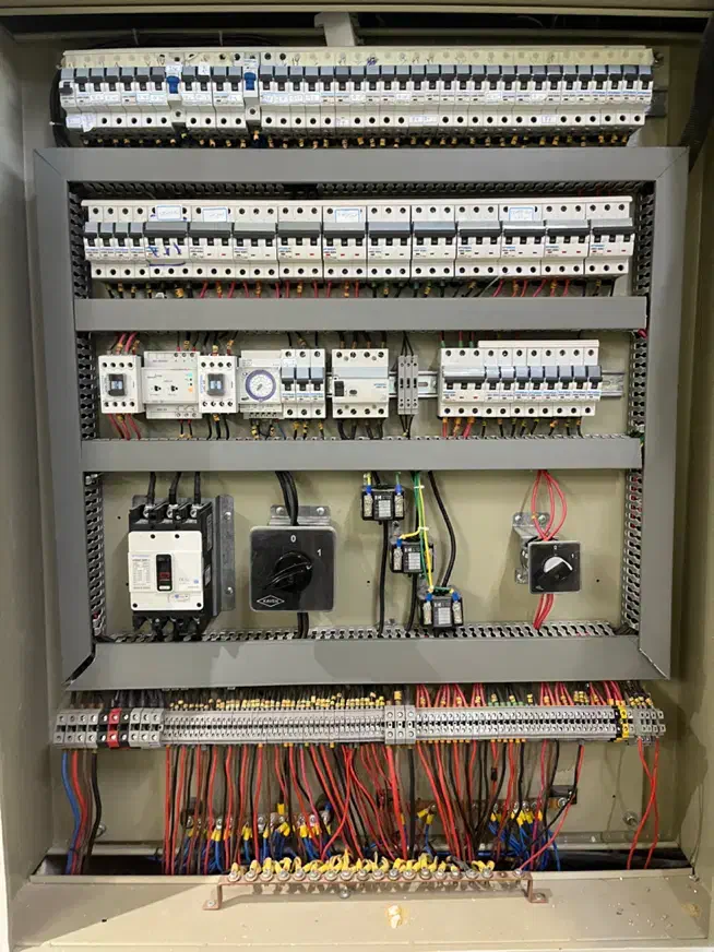 خدمات برقی محمودی|خدمات پیشه و مهارت|سنندج, |دیوار