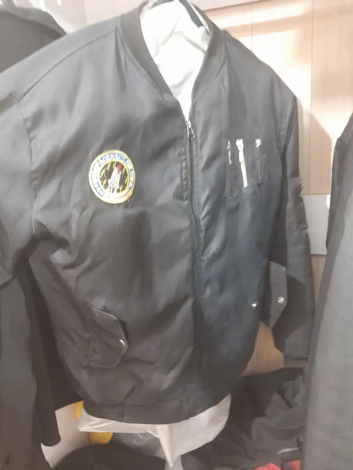 کاپشن خلبانی مشکی|لباس|نجفآباد, قلعه سفید|دیوار