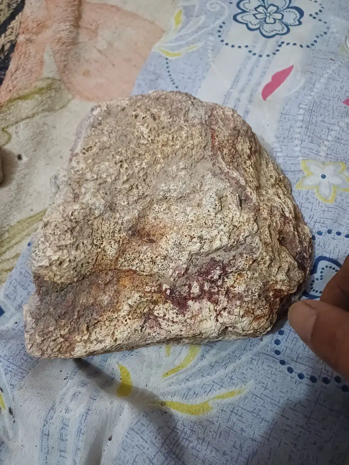 شهاب سنگ زیبا بارنگ قرمرز ک داخل عکس  دیده نمیشه|کلکسیون اشیاء عتیقه|عنبرآباد, |دیوار