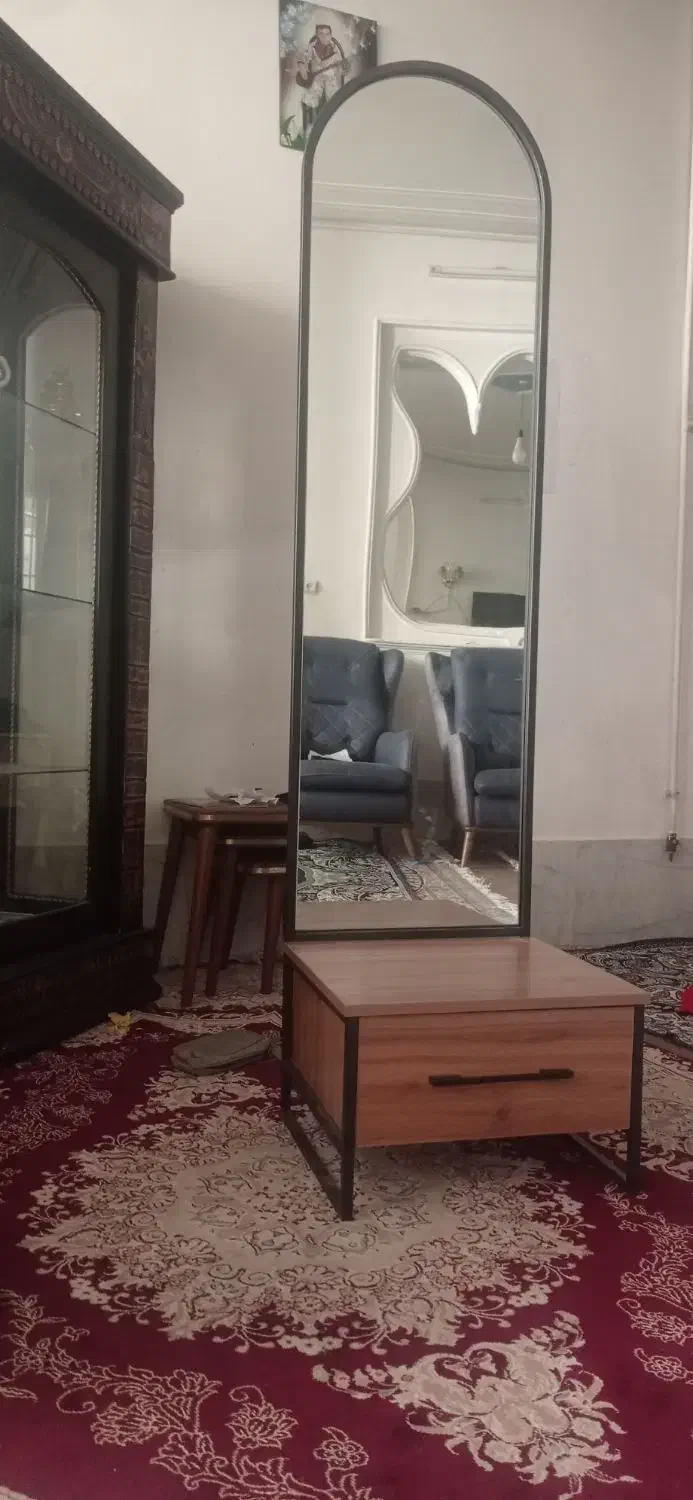 آینه قاب فلزی|بوفه، ویترین، کنسول|قم, شهرک امام حسن|دیوار