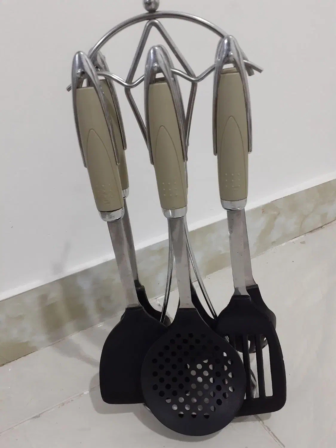 سرویس کفگیر ملاقه نسوز با پایه (استند)|ظروف پختوپز|الوند, |دیوار