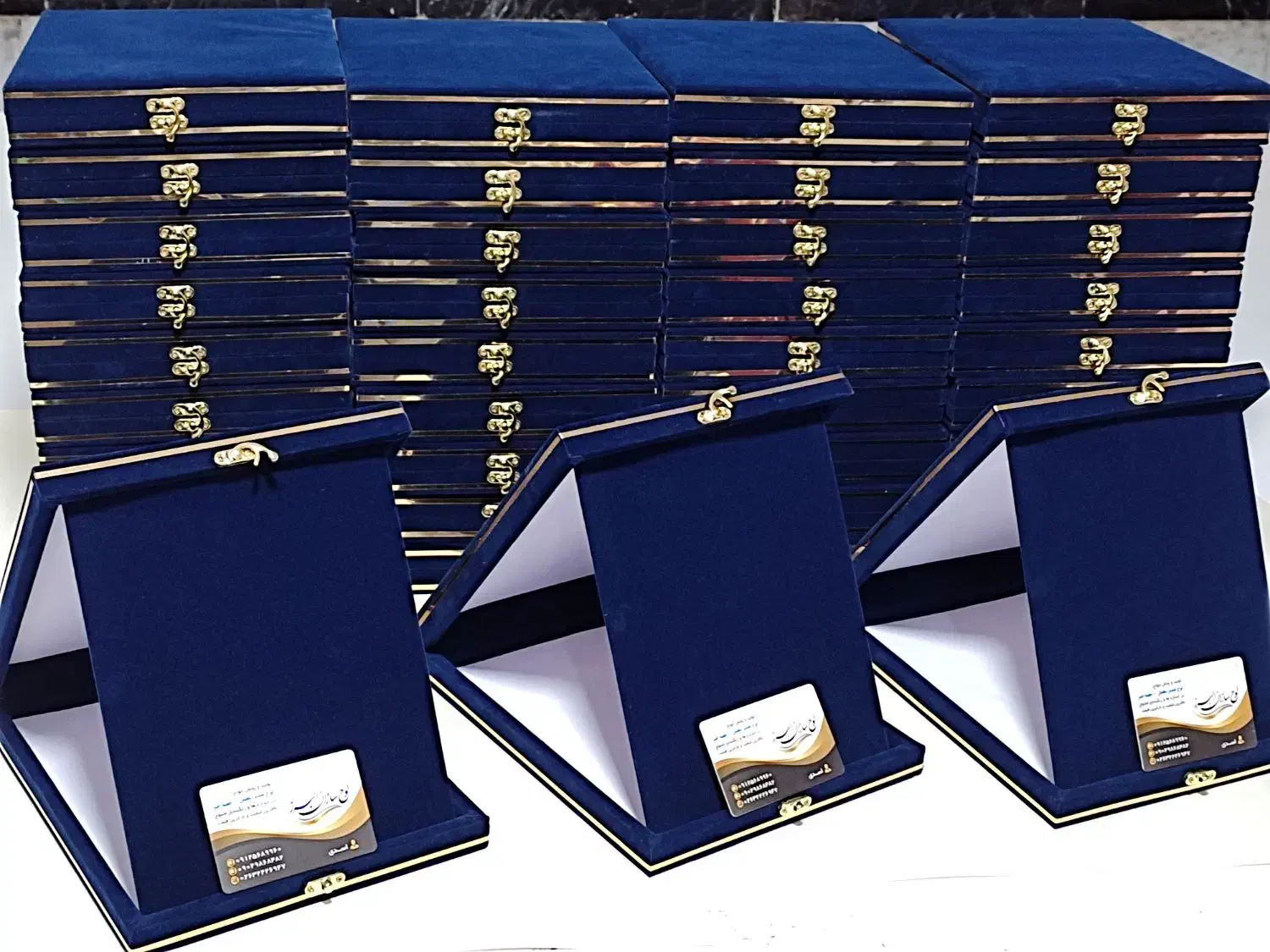 لوح تقدیر و جعبه مخمل جیر|لوازم التحریر|کرج, اصفهانی‌ها|دیوار