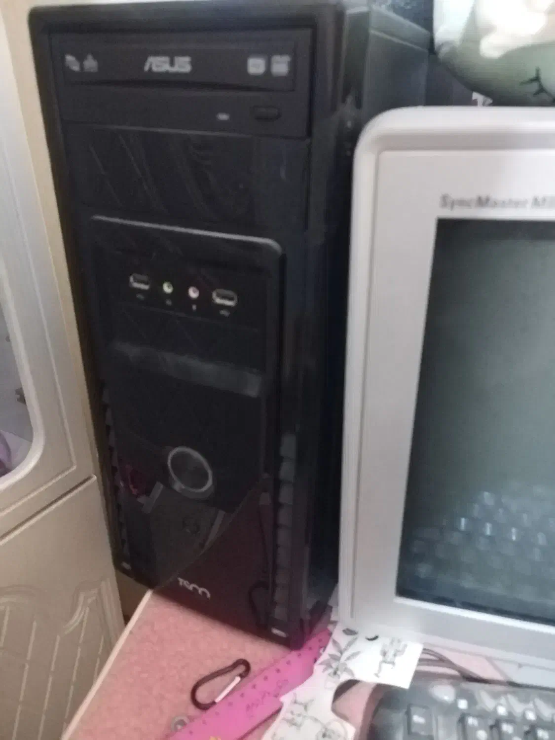 کامپیوتر به همراه میز|رایانه رومیزی|کرمان, |دیوار