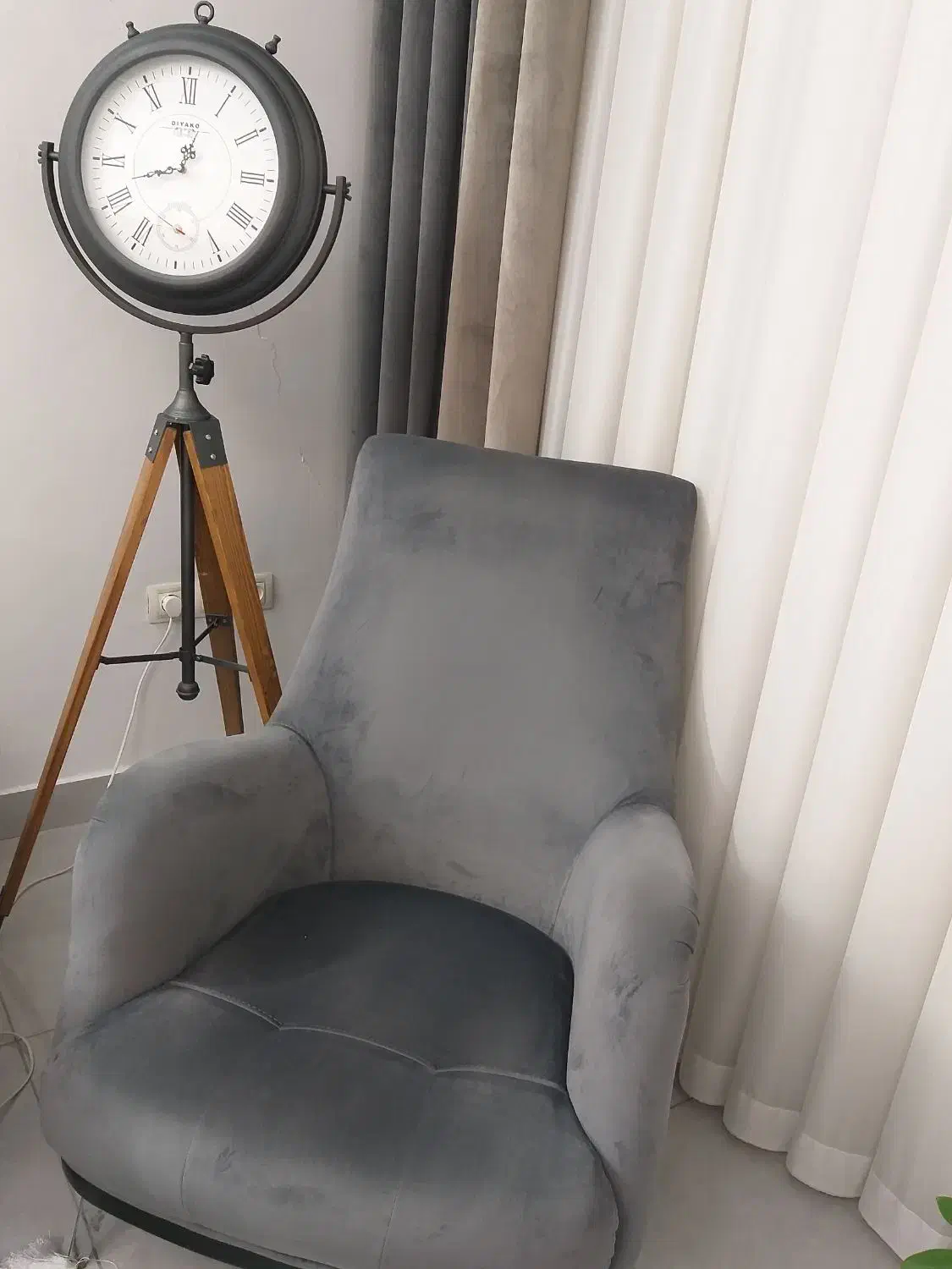 راحتی ۸ نفره تختخواب شو پایه استیل در حد واقعا نو|مبلمان خانگی و میز عسلی|قزوین, |دیوار