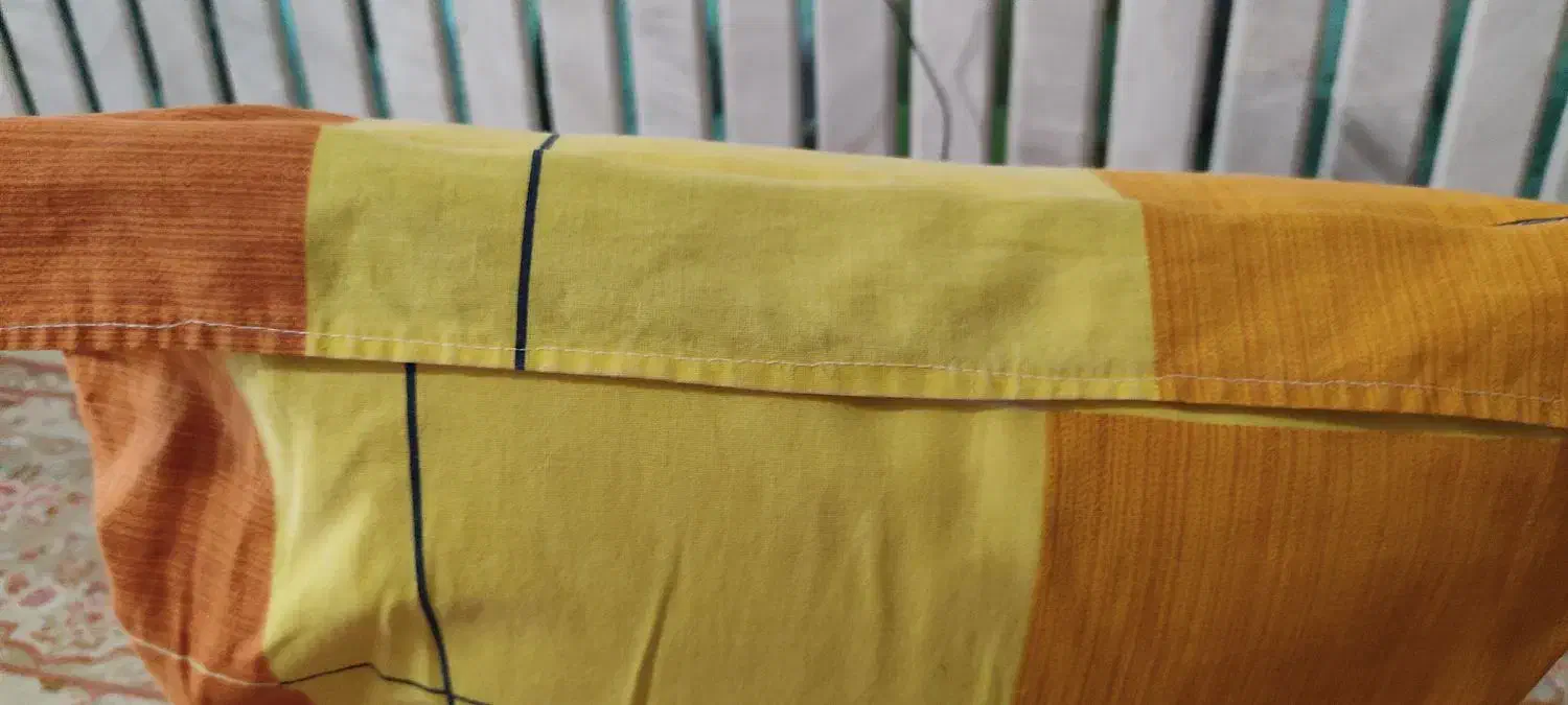 بالشت چهار گوش. پر روکش پر شکن همراه. با جلد|رختخواب، بالش، پتو|خرم‌آباد, |دیوار