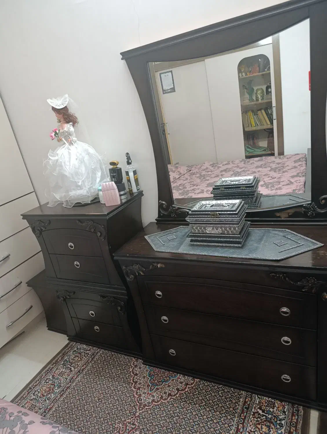 فروش سرویس  تختخواب همراه اینه دراور وپاتختی|تخت و سرویس خواب|سراب, |دیوار