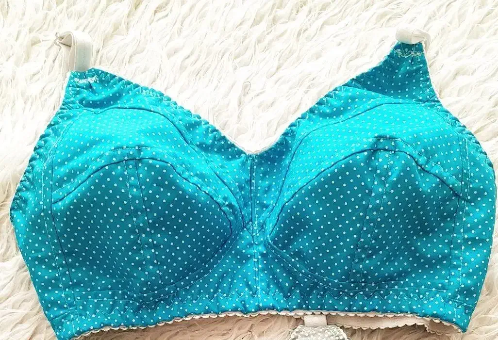 دوخت سوتین|لباس|تربت جام, والفجر|دیوار