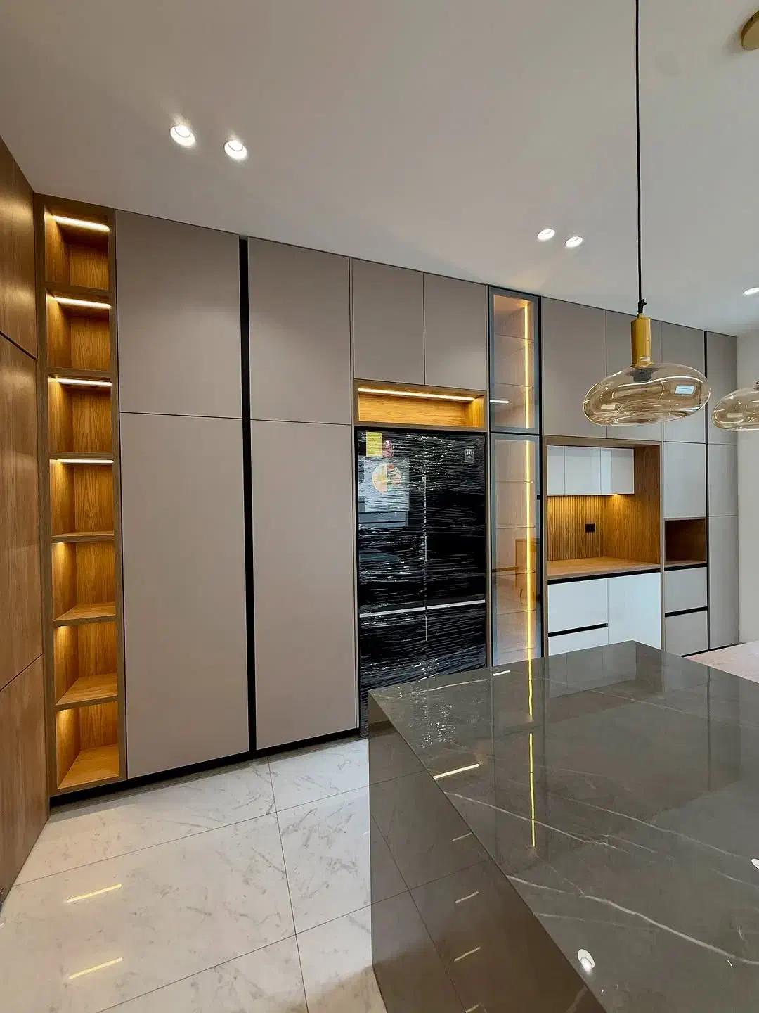 اجرای کابینت های گلاس و ام دی اف اقساطی|خدمات پیشه و مهارت|اصفهان, شهرک کاوه|دیوار