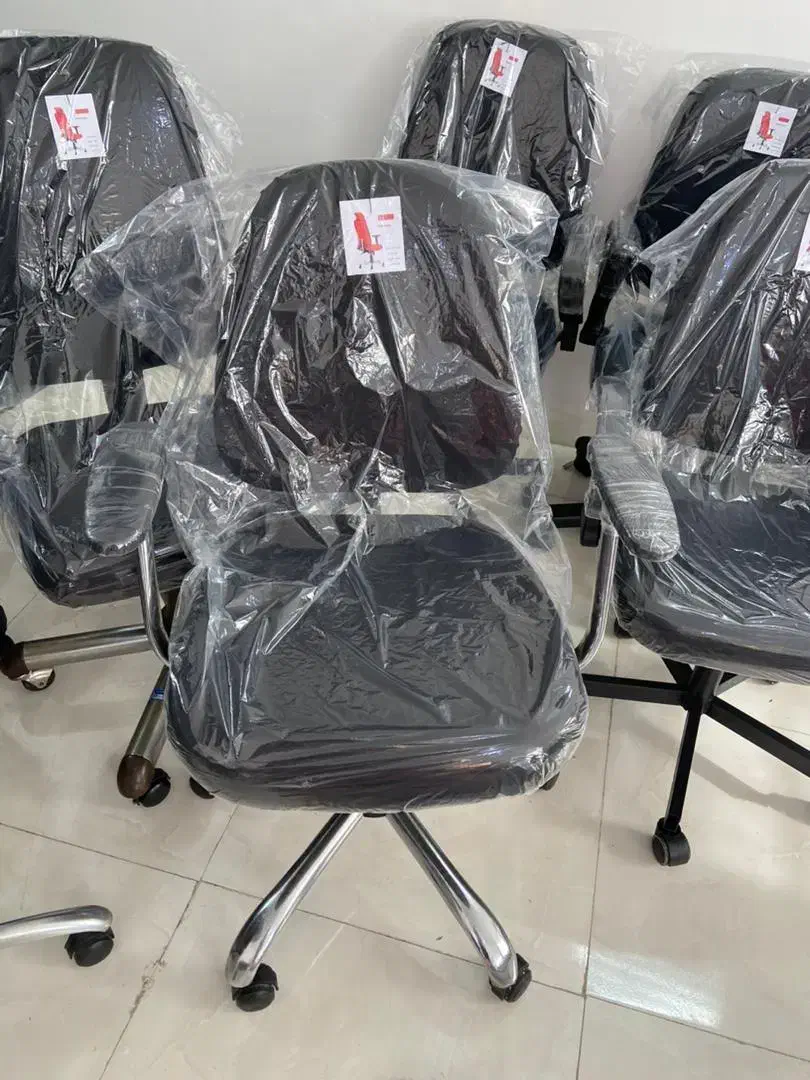 صندلی مشکی پایه استیل کامپیوتر ی تحریر میز|صندلی و نیمکت|شیراز, شهرک ترکان|دیوار