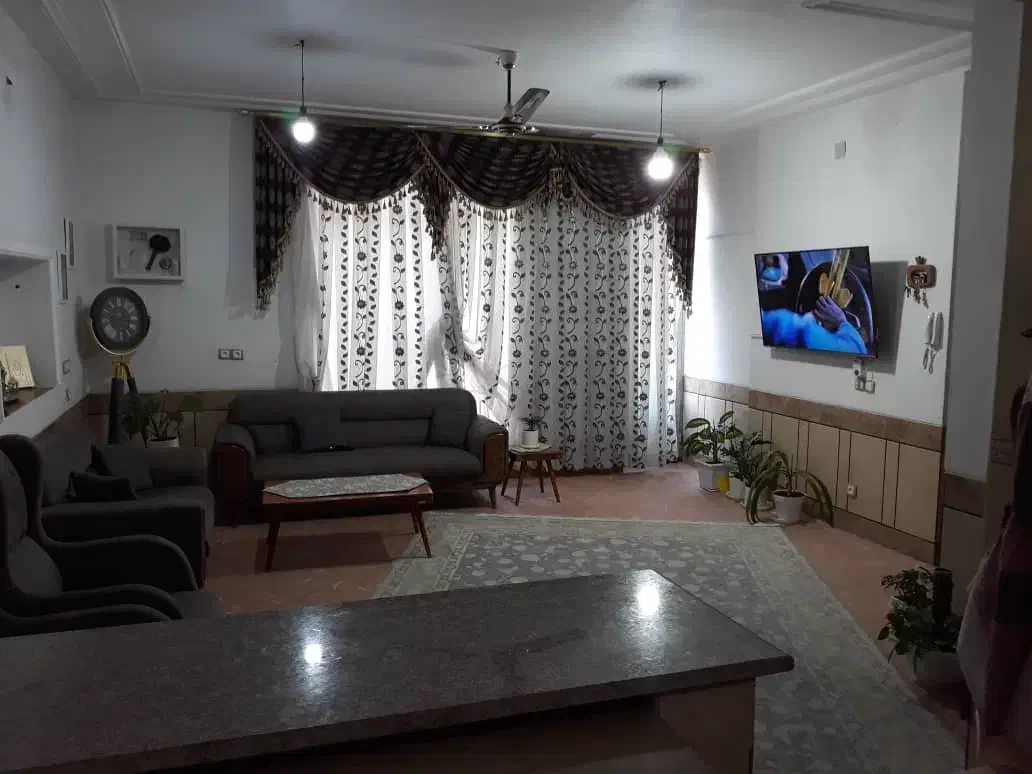 ویلایی دو طبقه در از حیاط ماشین رو|فروش خانه و ویلا|شیراز, نصر|دیوار