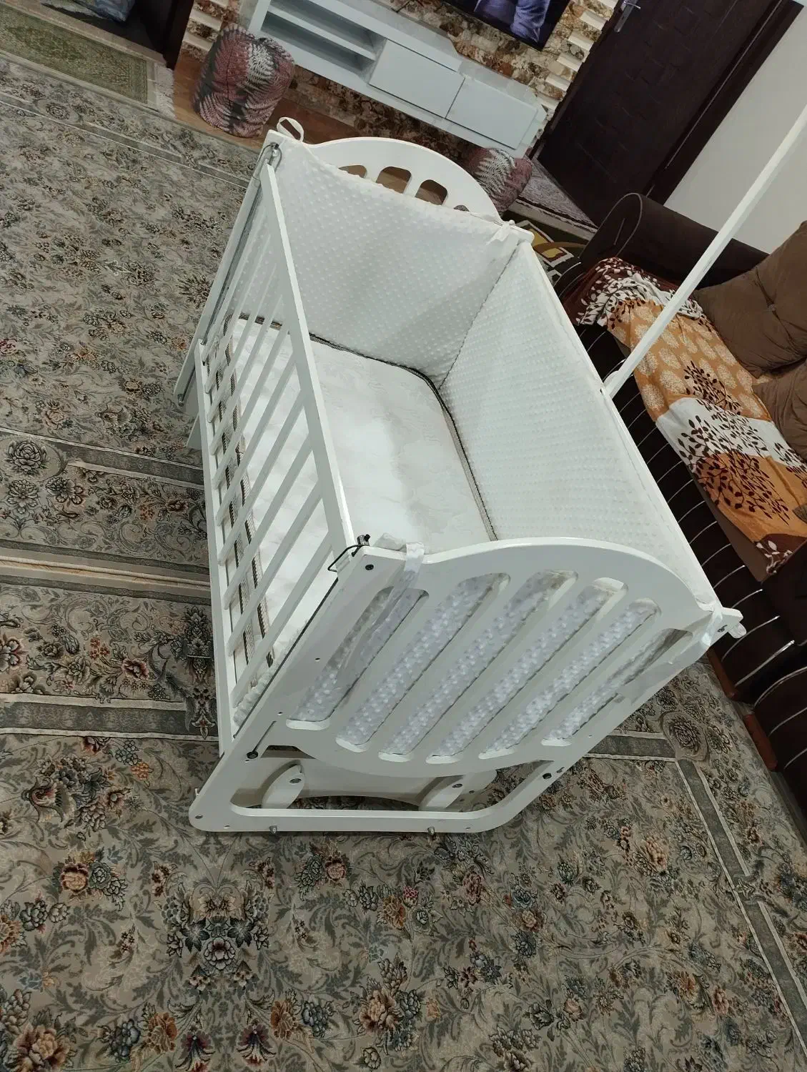 تخت و گهواره کودک|تخت و صندلی بچه|بندر انزلی, آذربایجان|دیوار