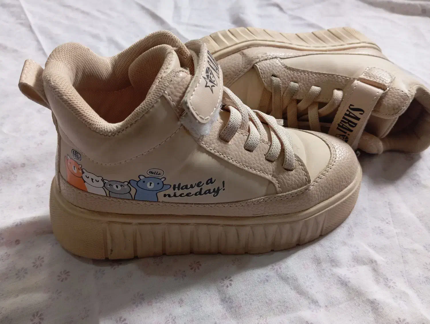 کفش و لباس بچه|کفش و لباس بچه|زابل, |دیوار