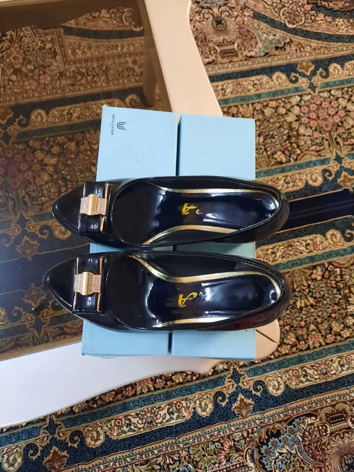 کفش ورنی|کیف، کفش، کمربند|مشهد, تربیت (صدف)|دیوار