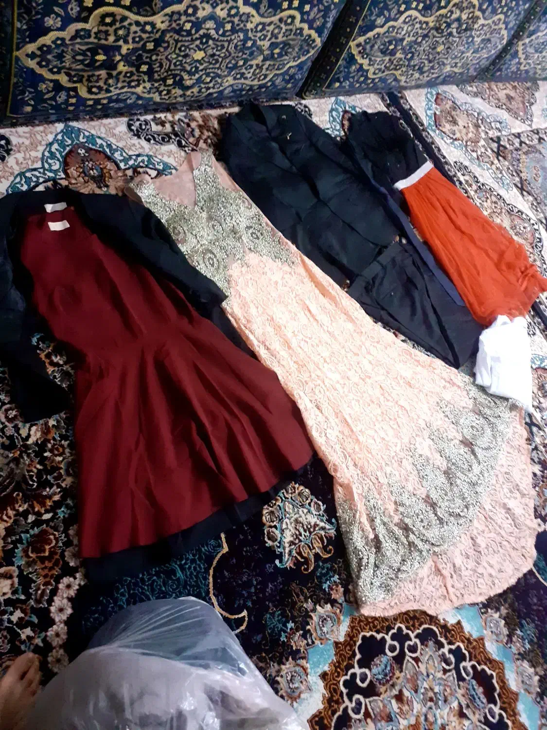 لباس|لباس|اسفرورین, |دیوار