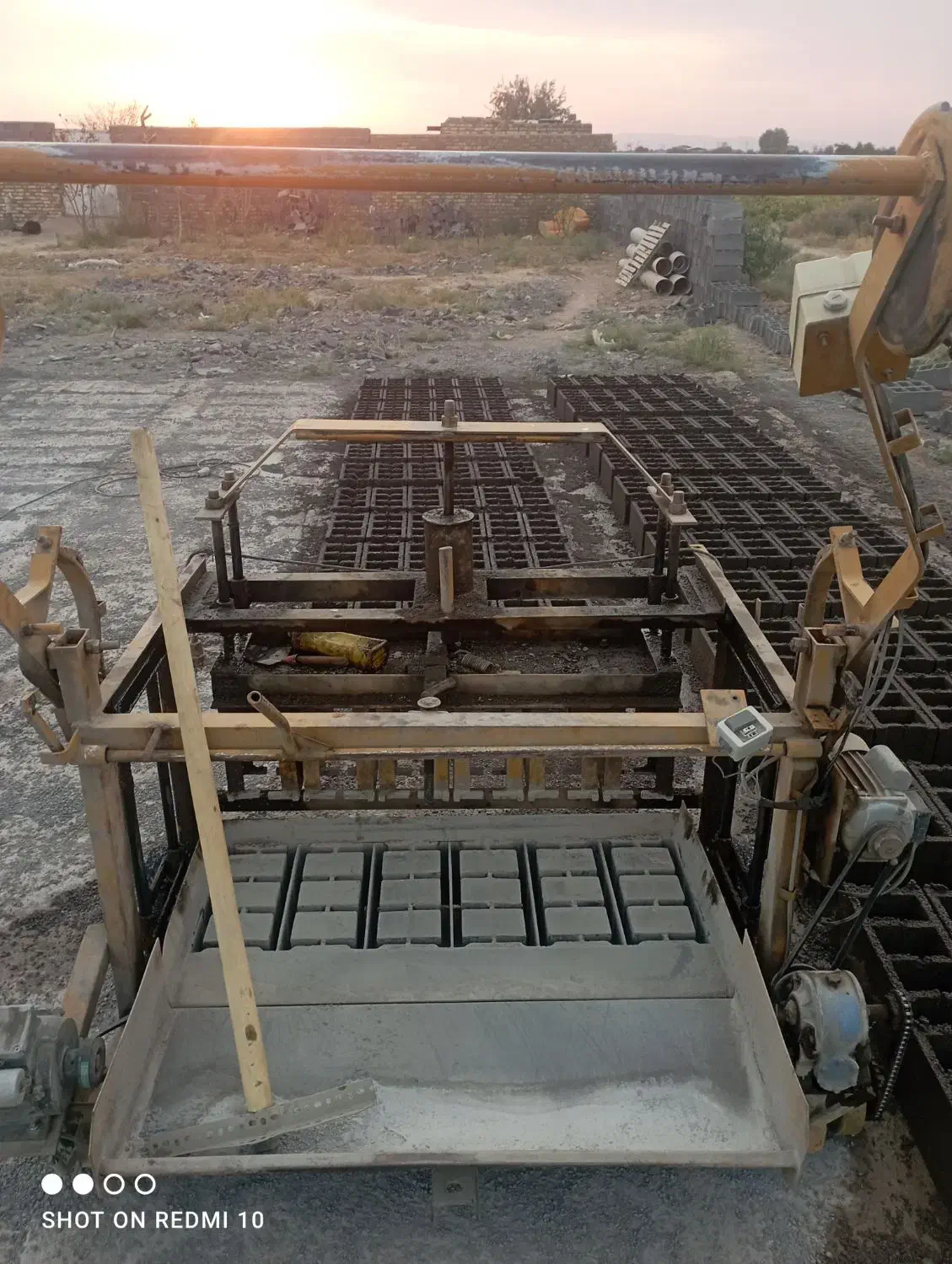 دستگاه بلوک زنی و میکسر|فعالیت داوطلبانه|زرندیه, |دیوار