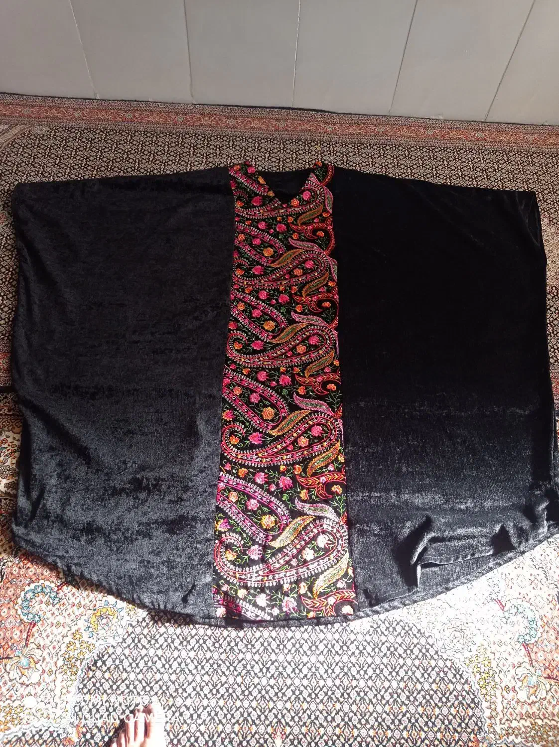 چندتا لباس   بارانی و و پانچ وهودی|لباس|زنجان, |دیوار