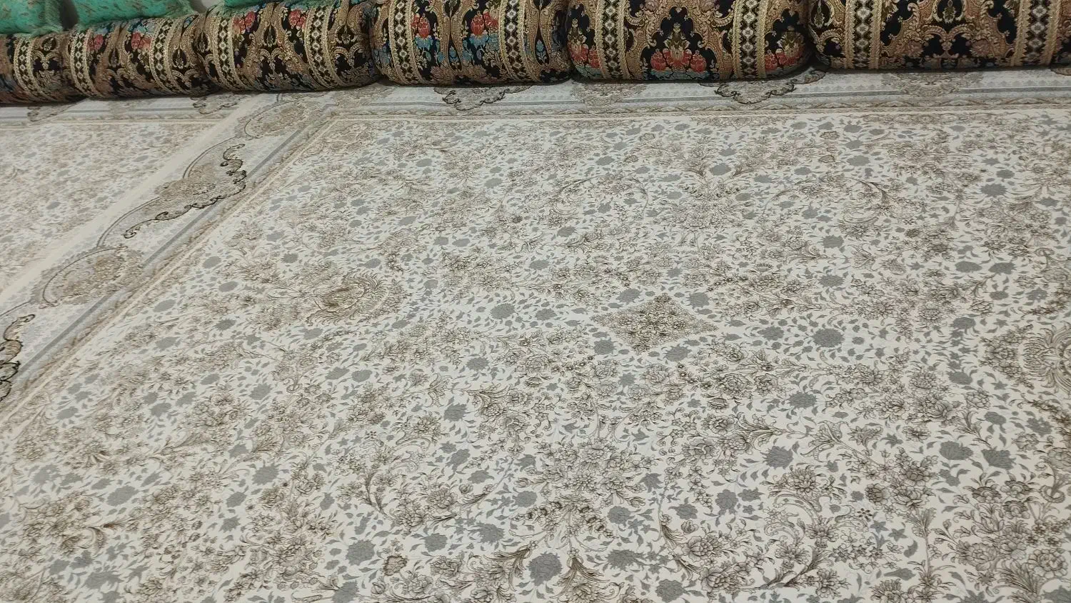 فروشی فرش 1500شانه تراکم 4500اصلی|فرش|سراوان, |دیوار