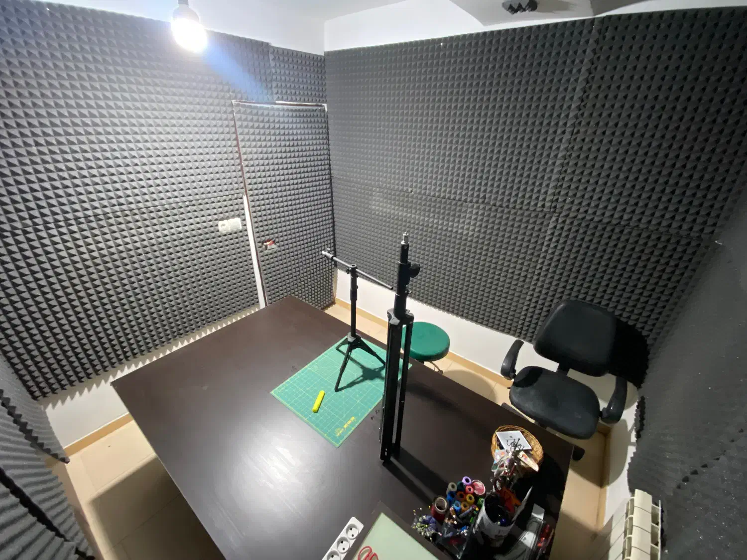 استودیو ضبط صدا و پادکست (آکوستیک کامل)اجاره ساعتی|اجارهٔ کوتاه‌مدت دفتر کار و فضای آموزشی|رشت, کوی عرفان|دیوار