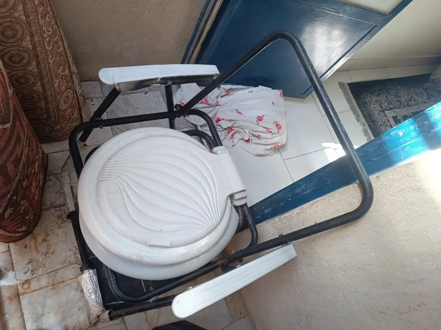 دستشویی فرنگی تاشو فلزی جمع و‌جور|آرایشی، بهداشتی، درمانی|تهران, دولتخواه جنوبی|دیوار