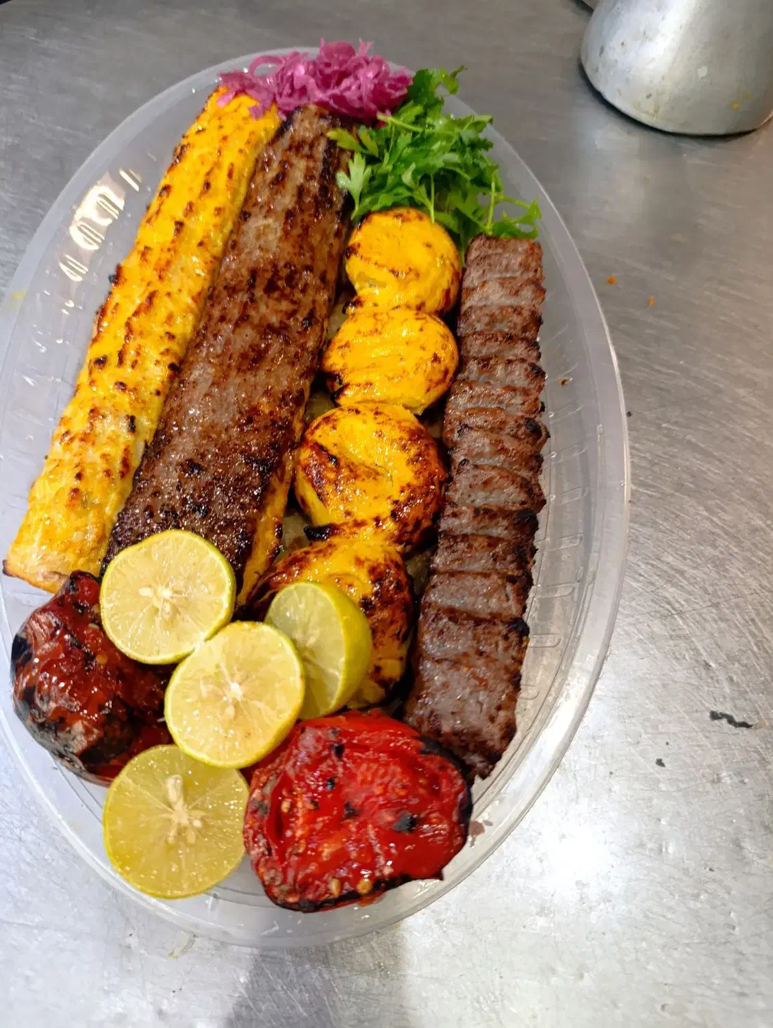 استخدام تخته کار ،منقل دار،آشپز ،پیک موتوری،|استخدام خدمات فروشگاه و رستوران|رفسنجان, |دیوار