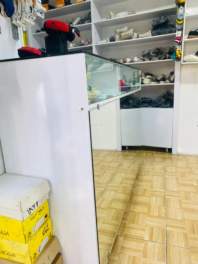 ویترین و میز مغازه کفش فروشی|فروشگاه و مغازه|محلات, |دیوار