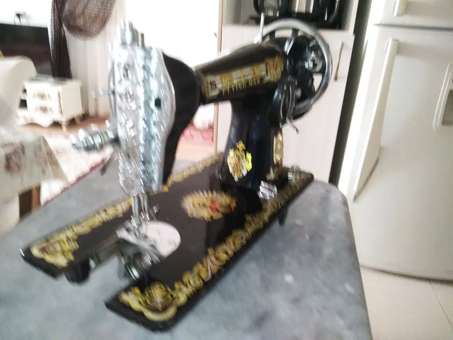 فروش میز تلویزیون سالم و چرخ خیاطی|میز تلویزیون|نوشهر, |دیوار