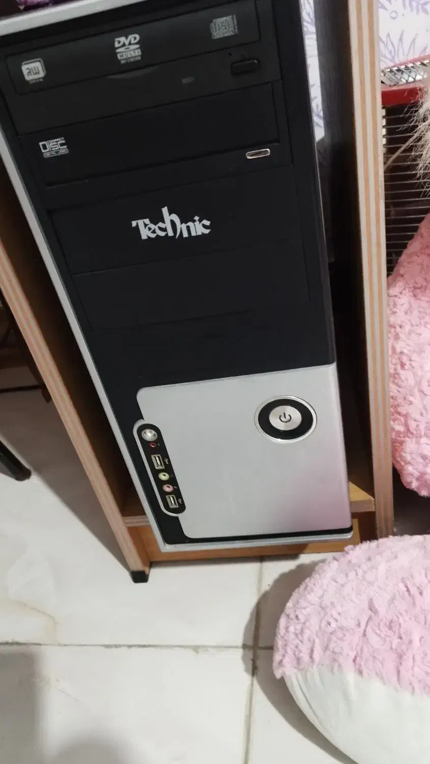 کامپیوتر و میز کامپیوتر|رایانه رومیزی|لاهیجان, حاجی آباد|دیوار