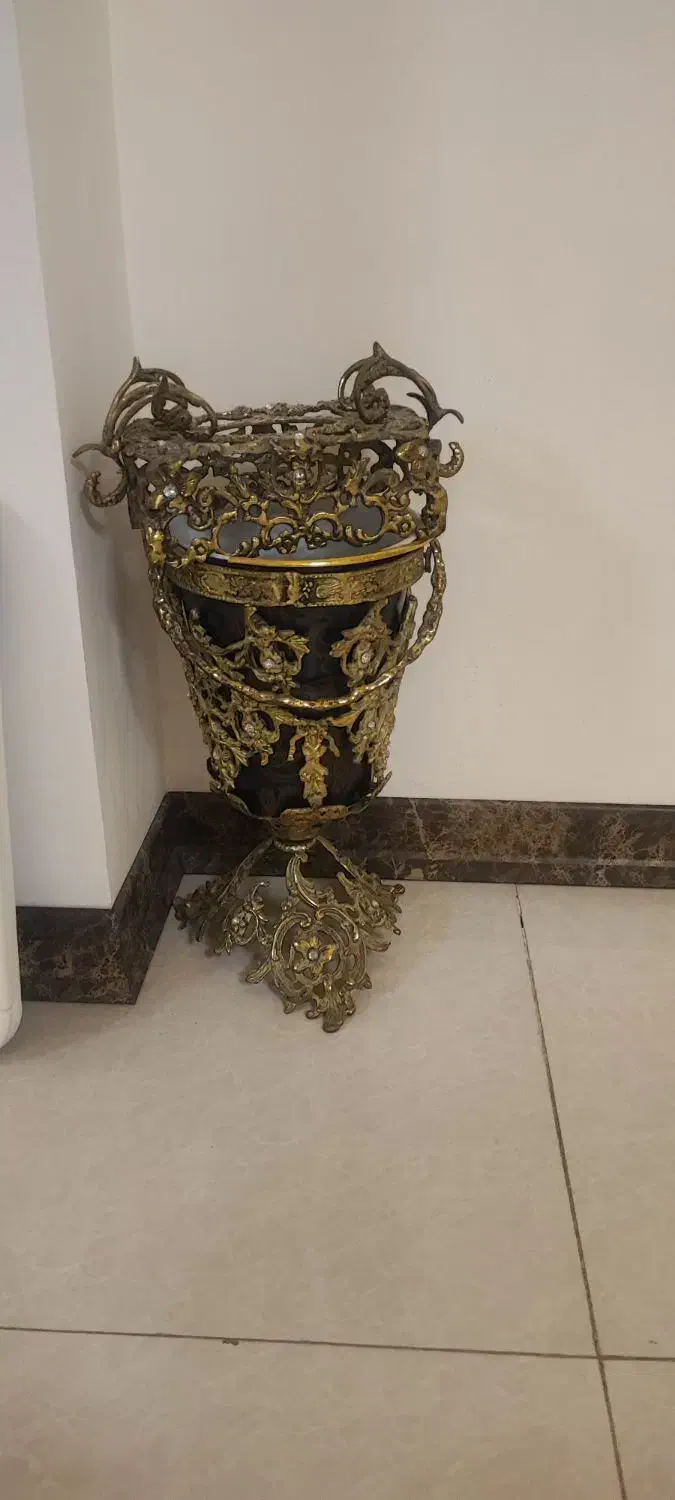 ساعت برنجی ،بوفه برنجی ،میز تلویزیون برنجی .سطل|بوفه، ویترین، کنسول|کرج, شهرک یاس جنوبی|دیوار