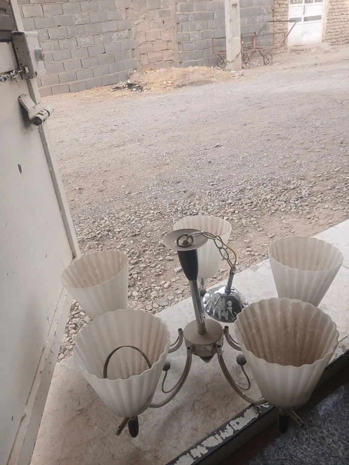 ساعت ولوستر|لوستر و چراغ آویز|تربت جام, حافظ|دیوار