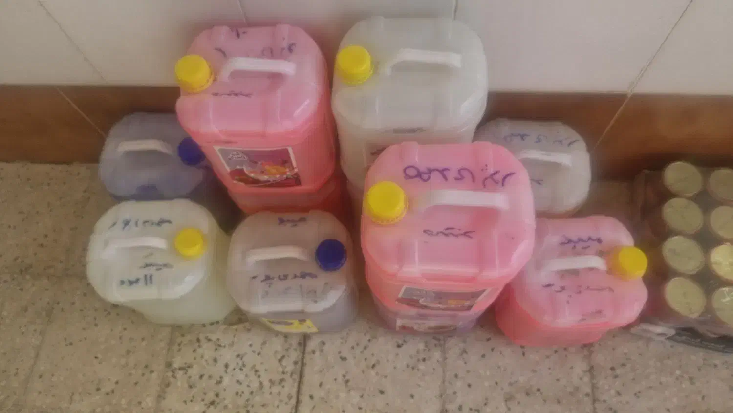 مایع لباس شویی|مواد شوینده و دستمال کاغذی|میبد, |دیوار