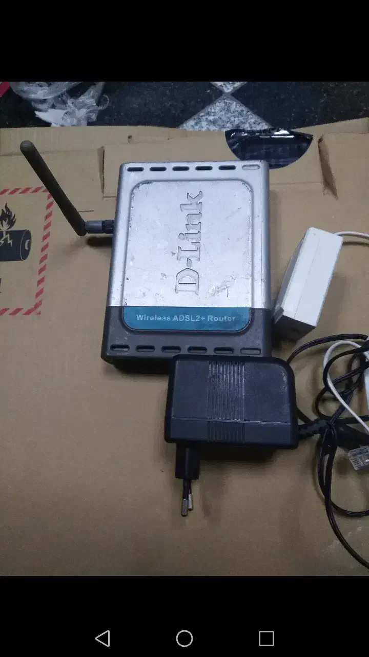 مودم adsl دلینک وایرلس با ۴ پورت لن|مودم و تجهیزات شبکه|صدرا-فارس, فاز ۱|دیوار