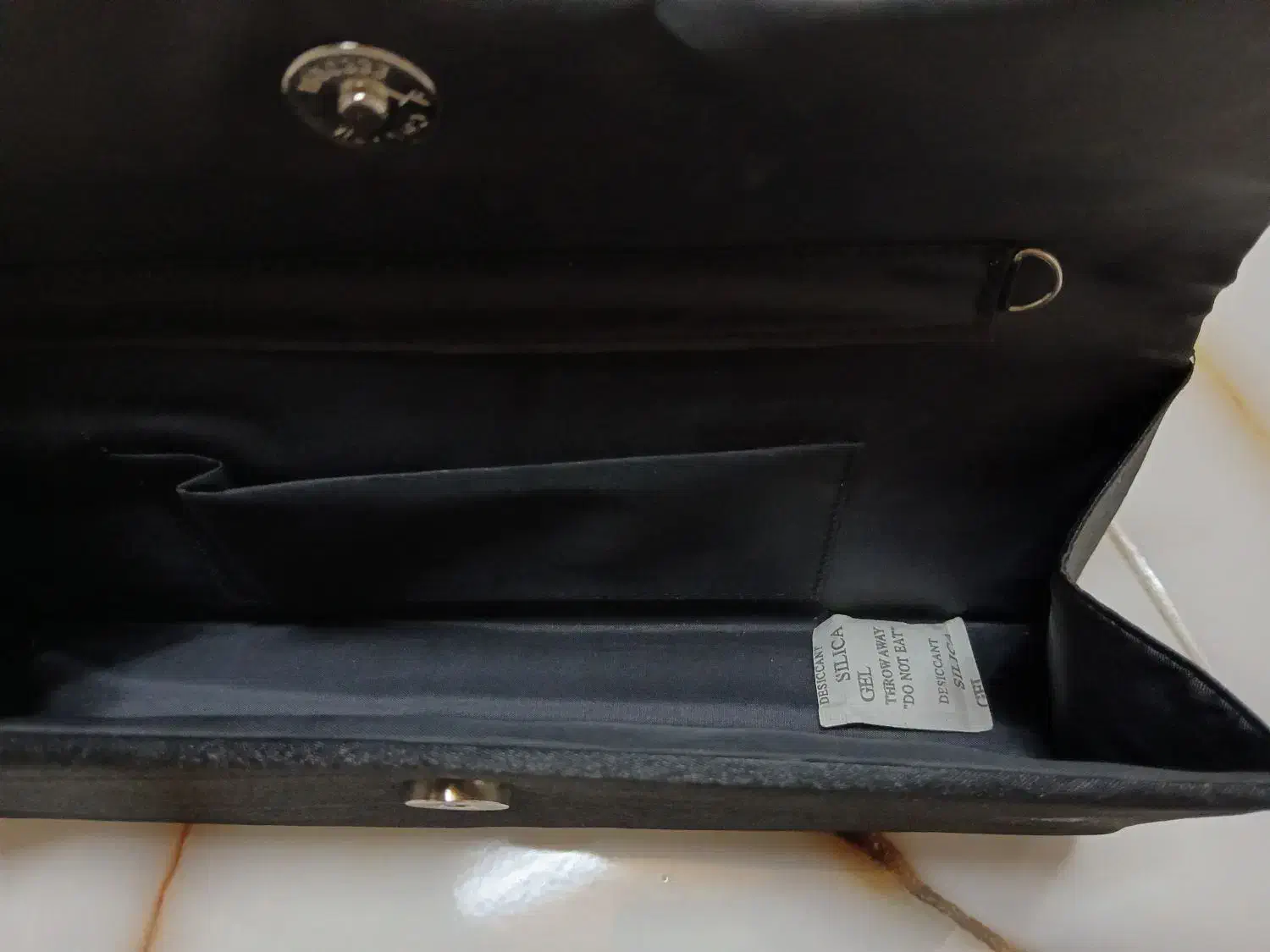 کیف مجلسی|کیف، کفش، کمربند|رشت, دیلمان|دیوار