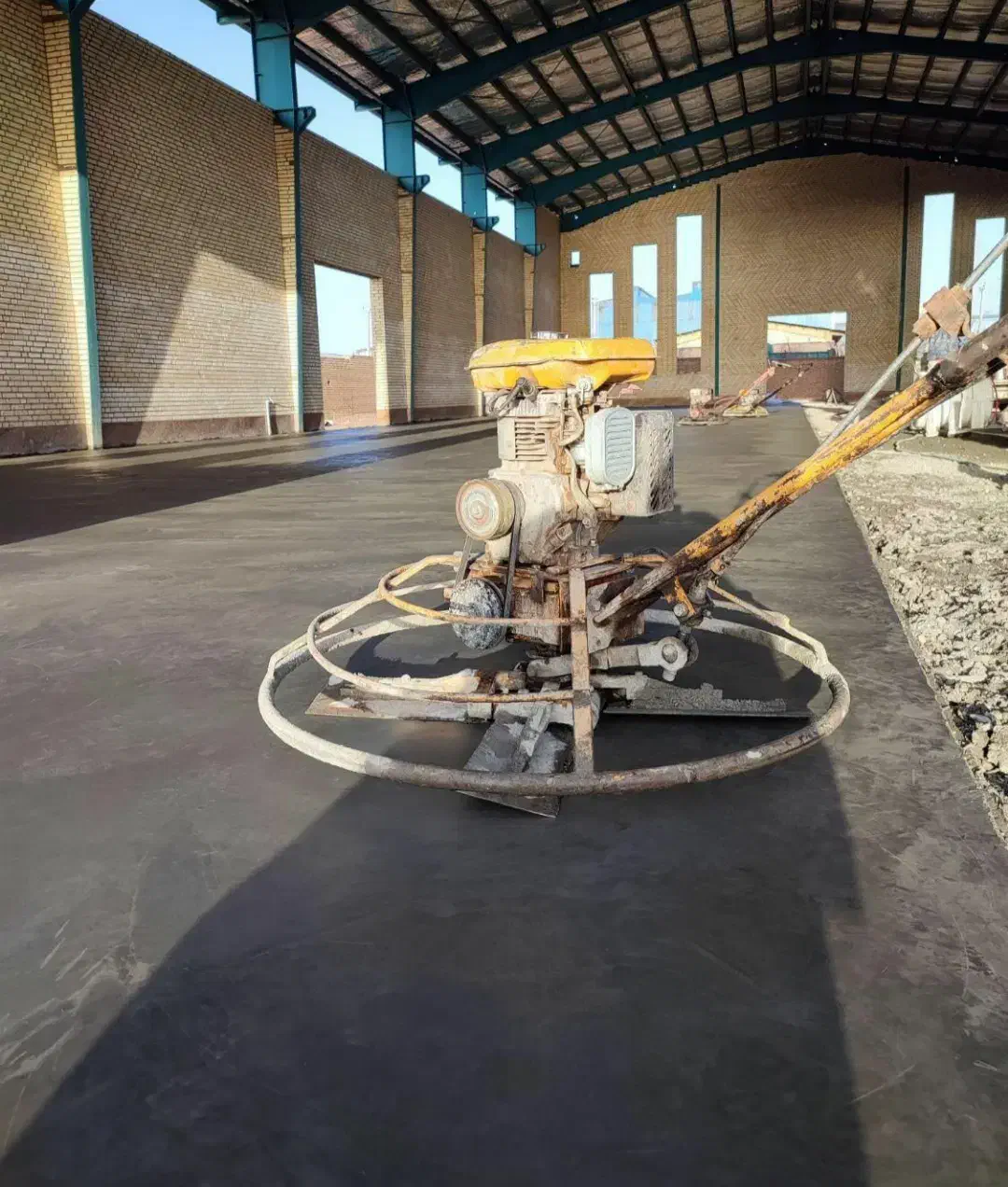 اجرای بتون ریزی همراه باماله پروانه ای|خدمات پیشه و مهارت|کرچمبو, |دیوار