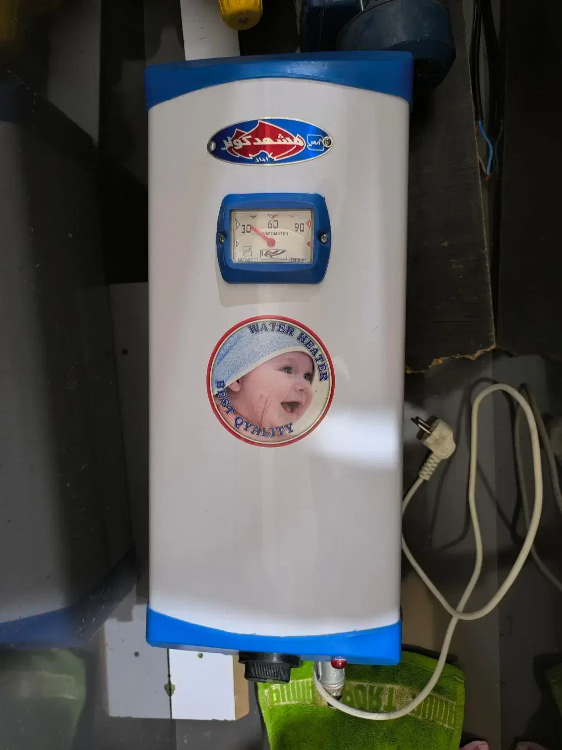 وسایل ارایشگاه|آرایشگاه و سالن‌های زیبایی|شیراز, وحدت|دیوار