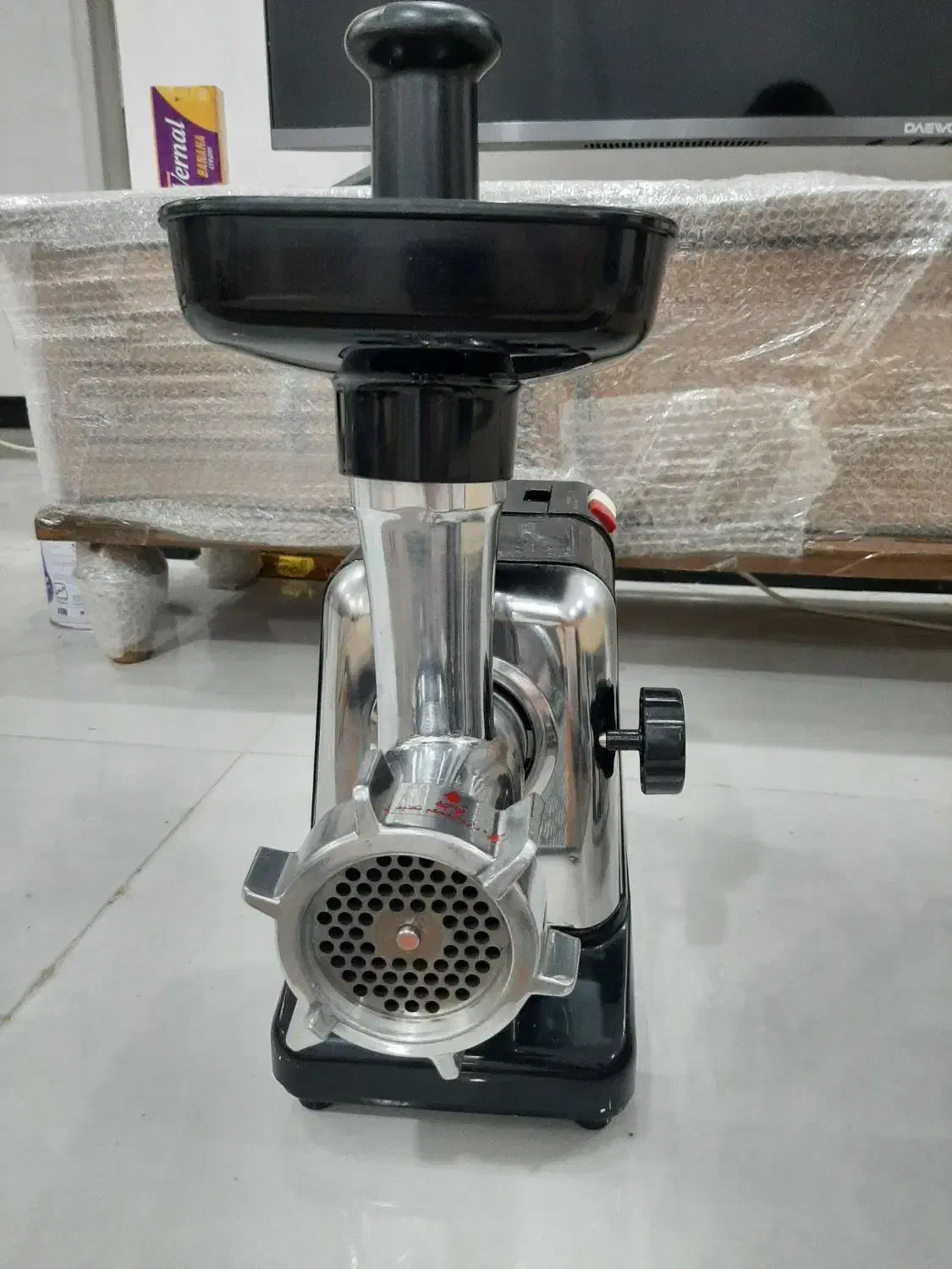 چرخ گوشت جهان آوا|خردکن، آسیاب، غذاساز|بروجرد, |دیوار