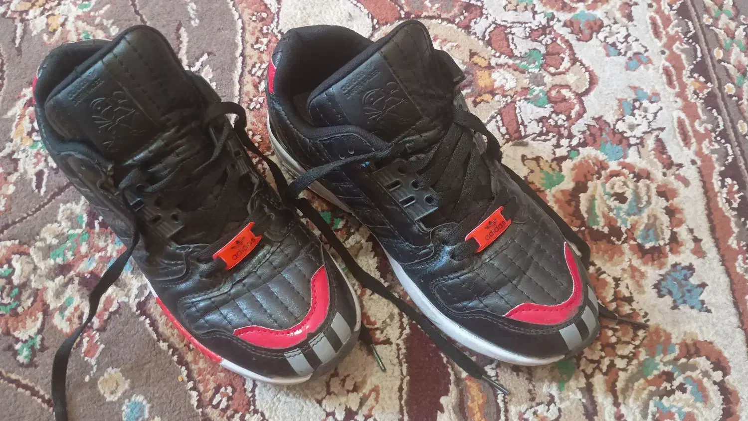 کتونی آدیداس مشکی سایز ۴۰|کیف، کفش، کمربند|پرند, فاز ۵|دیوار