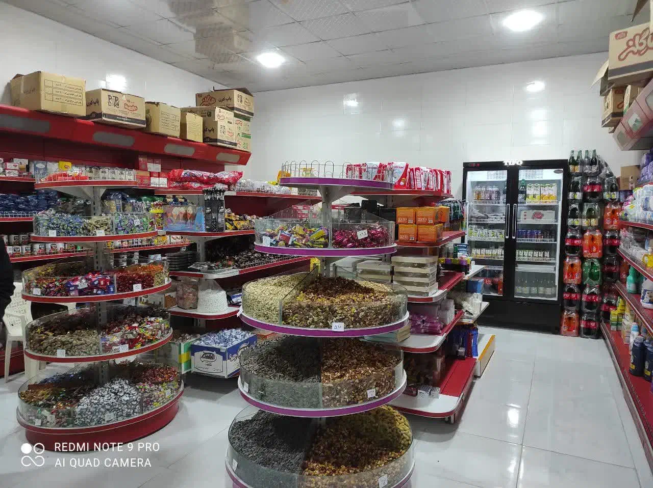 فروش قفسه فروشگاهی و استند شکلات و پفک|فروشگاه و مغازه|جغتای, |دیوار