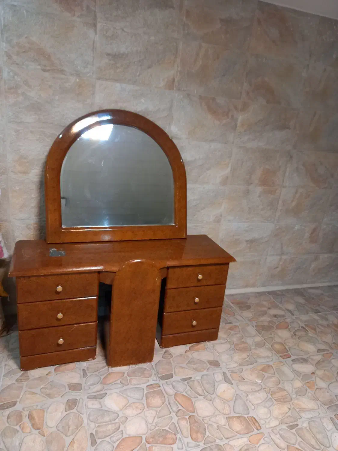 فروش فوری اکازیون استثنایی تخت دو نفره و میز|تخت و سرویس خواب|کرمانشاه, |دیوار