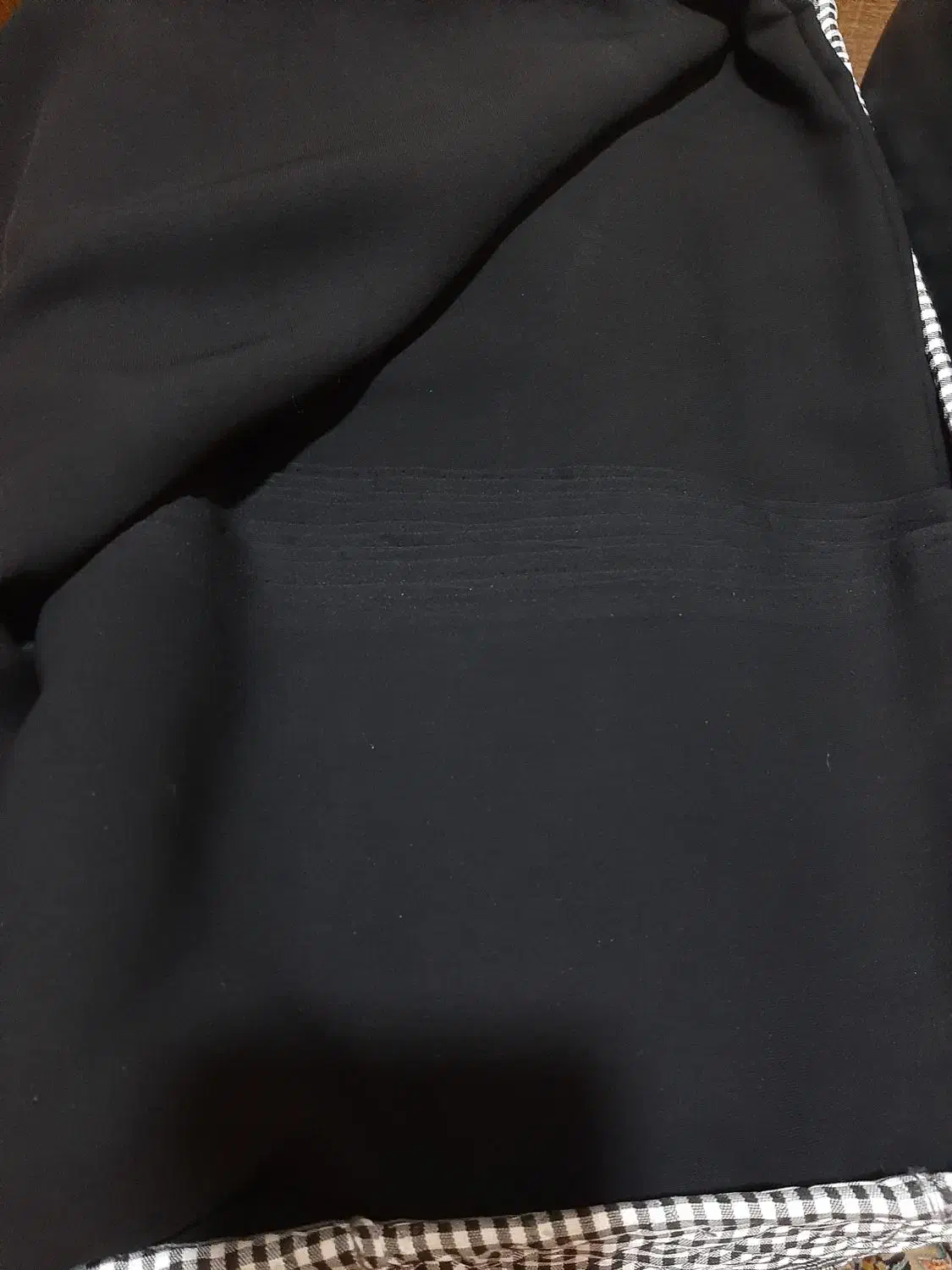 دو قواره پارچه چادری مشکی،و یک عدد عربی جده|لباس|رشت, کوی مهر|دیوار