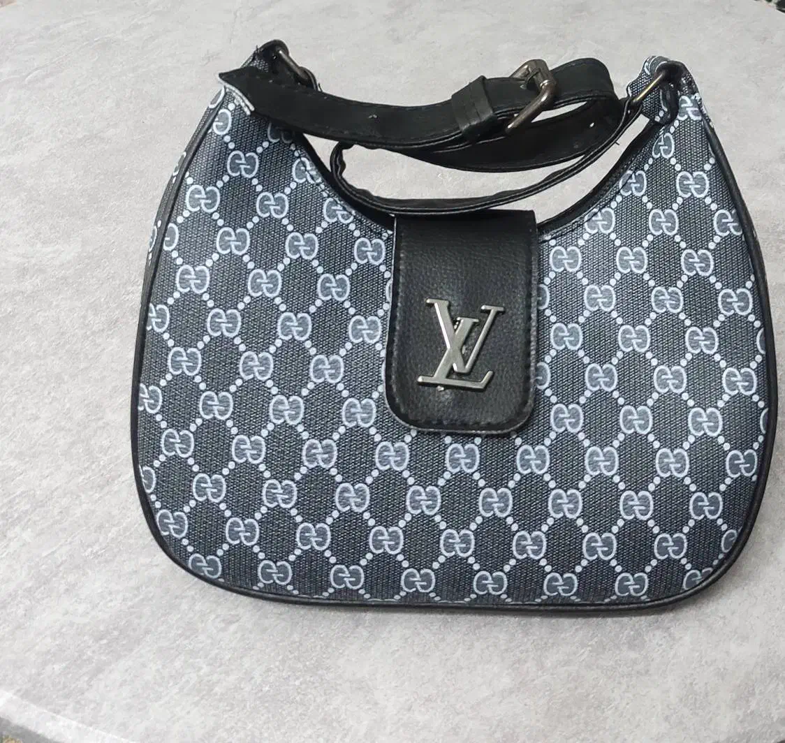 کیف های رودوشی|کیف، کفش، کمربند|قدس, شهر‌قدس|دیوار