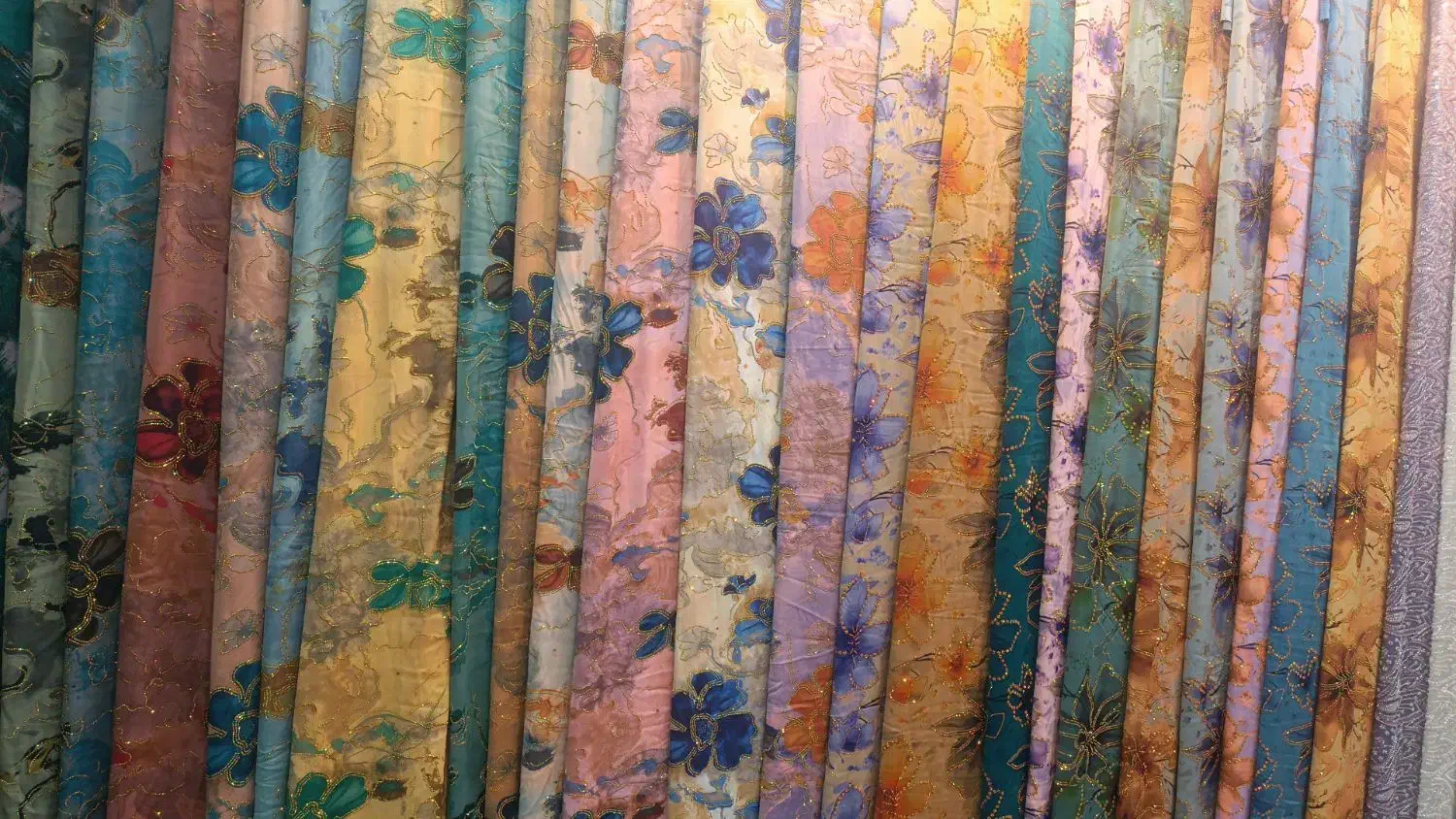 پارچه‌های ابریشمی و پارچه‌های ارگانزا با قیمت مناس|لباس|زاهدان, |دیوار