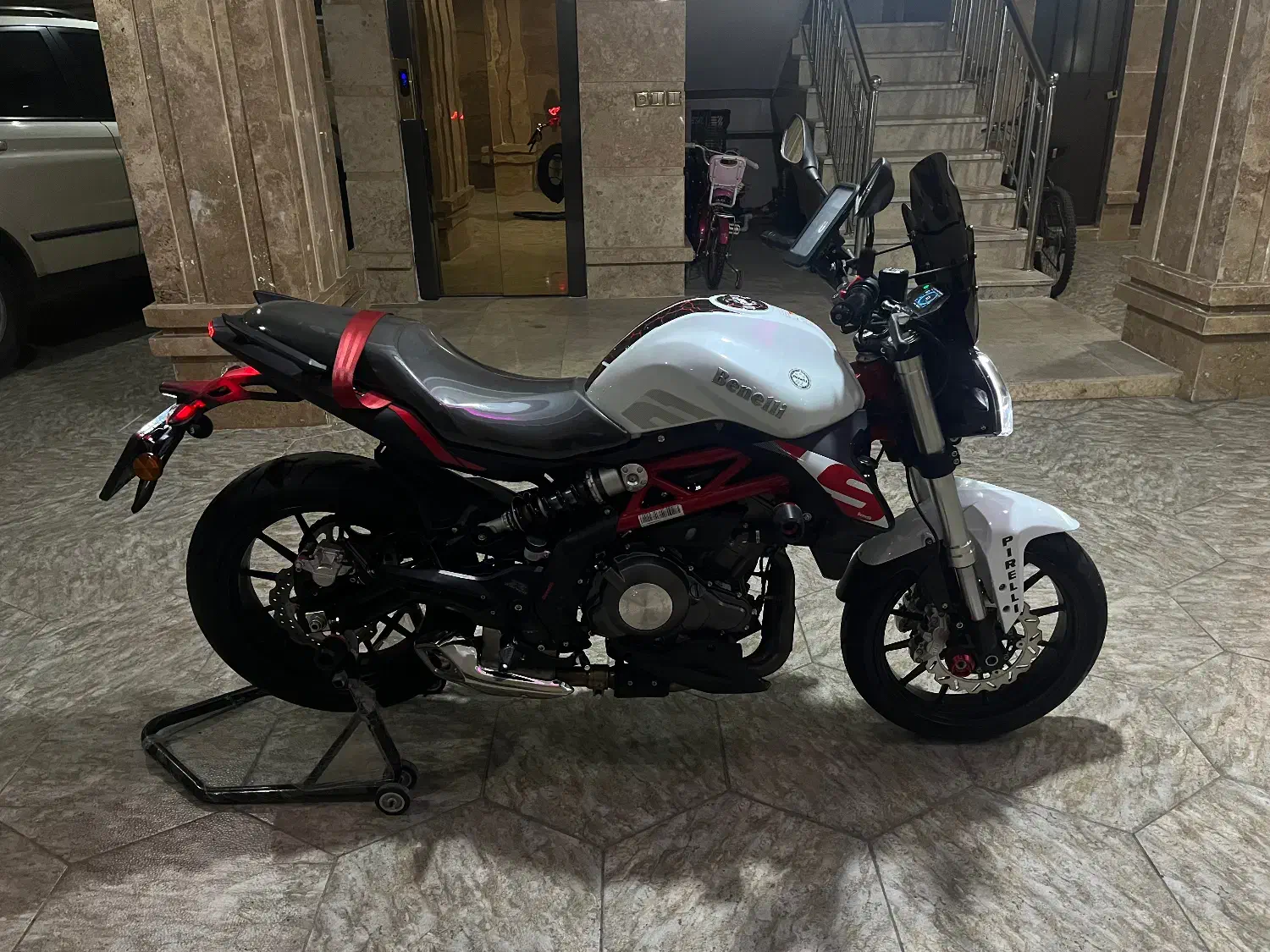 بنلیدوسیلندر|موتورسیکلت|بابل, |دیوار