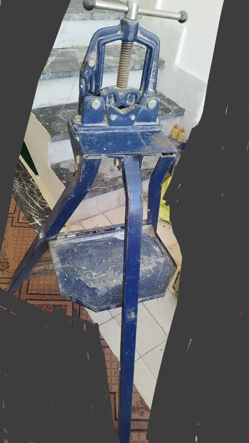 گیره کارگاهی|ابزارآلات|صحنه, |دیوار