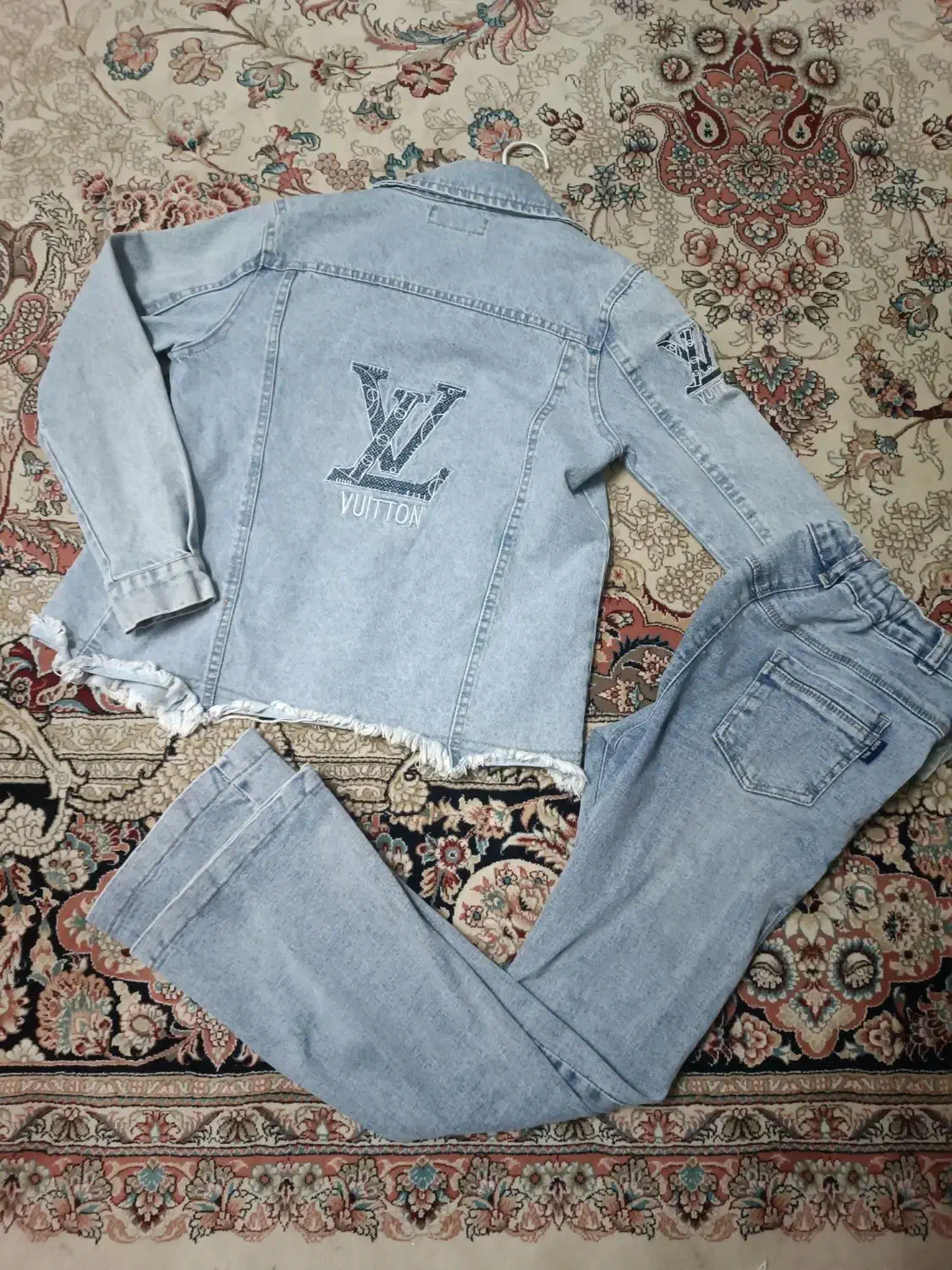 کت و شلوار لی|لباس|دامغان, |دیوار