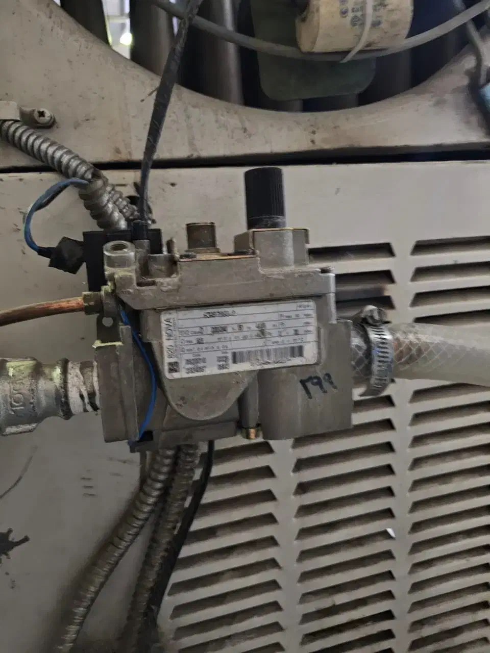 Tamirat آبگرمکن اجاقگازشومینه.بخاری اندیشه شهریار|خدمات پیشه و مهارت|اندیشه, اندیشه فاز ۱|دیوار