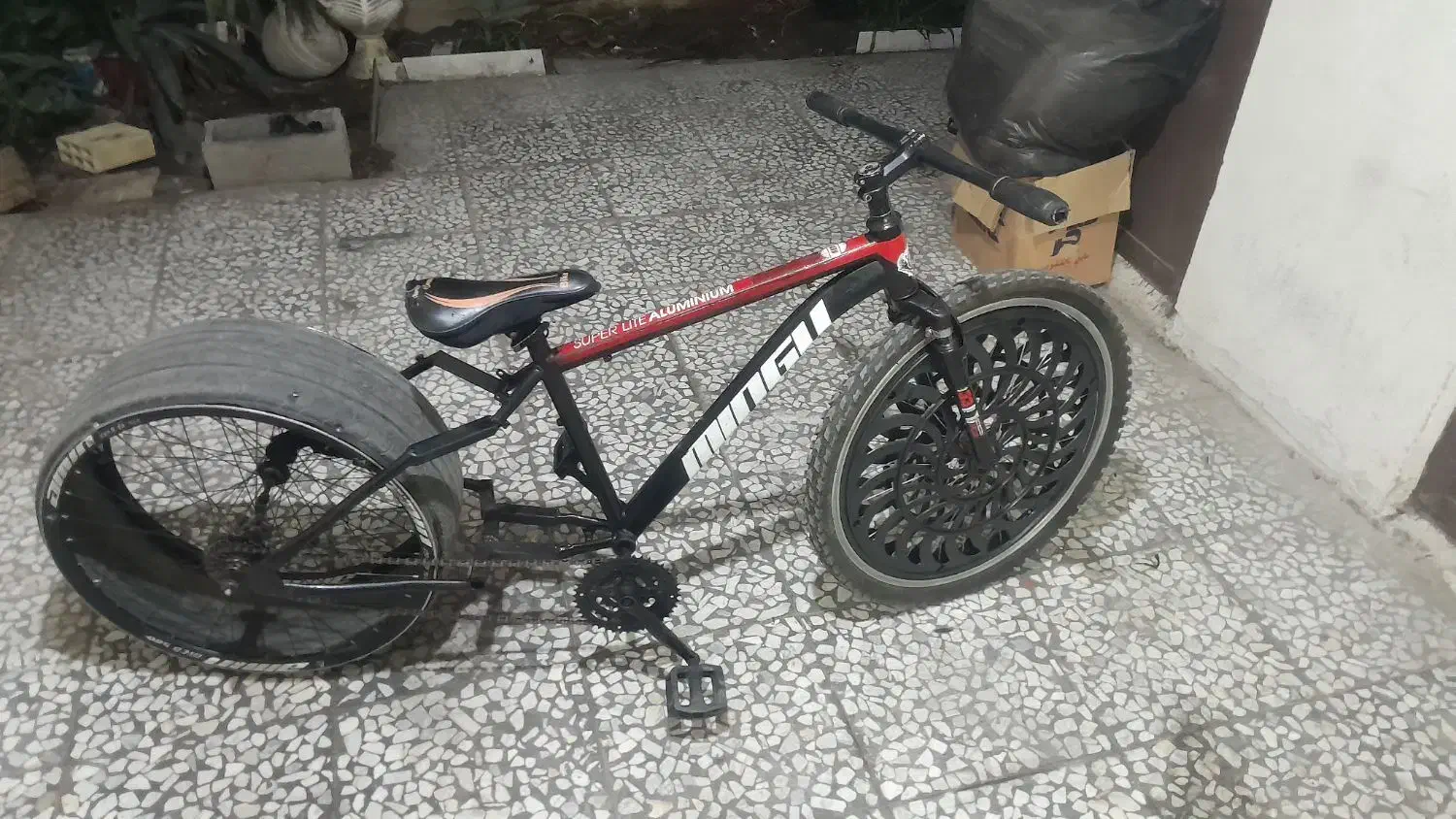 دوچرخه اسپرتی لاستیک پهن|دوچرخه، اسکیت، اسکوتر|رشت, پیرکلاچای|دیوار