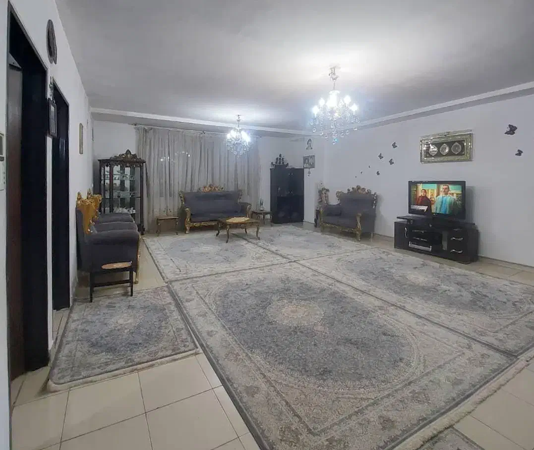 آپارتمان ۱۱۰متری با پارکینگ/ روبه نما/خیابان برزگر|فروش آپارتمان|محمدشهر, سیدآباد|دیوار
