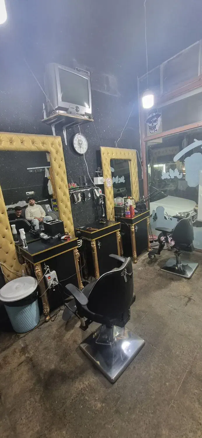 میز و صندلی آرایشگاه|آرایشگاه و سالنهای زیبایی|بهارستان, |دیوار